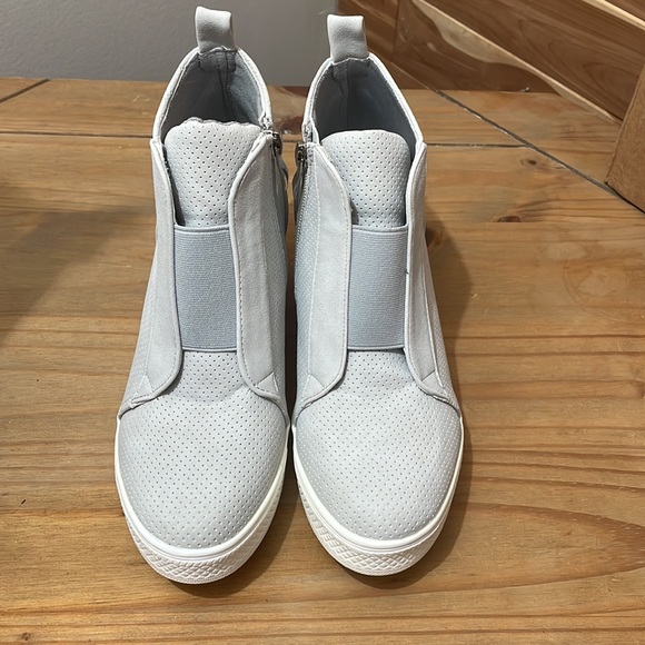 Coconuts wedge sneaker size 7 light gray - Picture 2 of 4